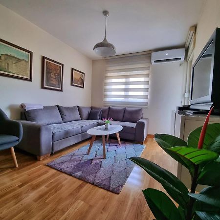 Riverside Apartment พอดโกริกา ภายนอก รูปภาพ