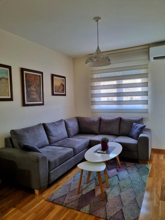 Riverside Apartment พอดโกริกา ภายนอก รูปภาพ