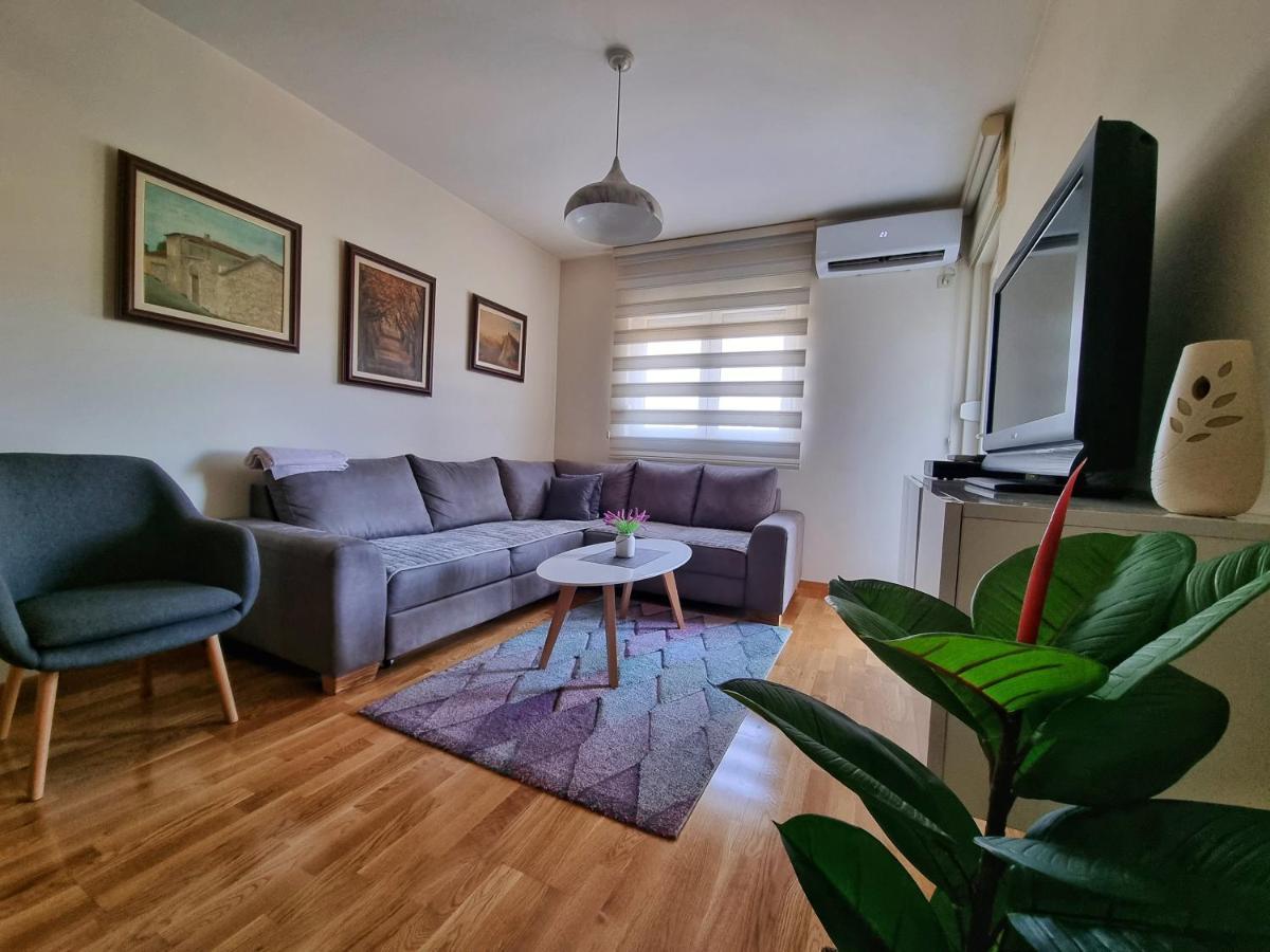 Riverside Apartment พอดโกริกา ภายนอก รูปภาพ