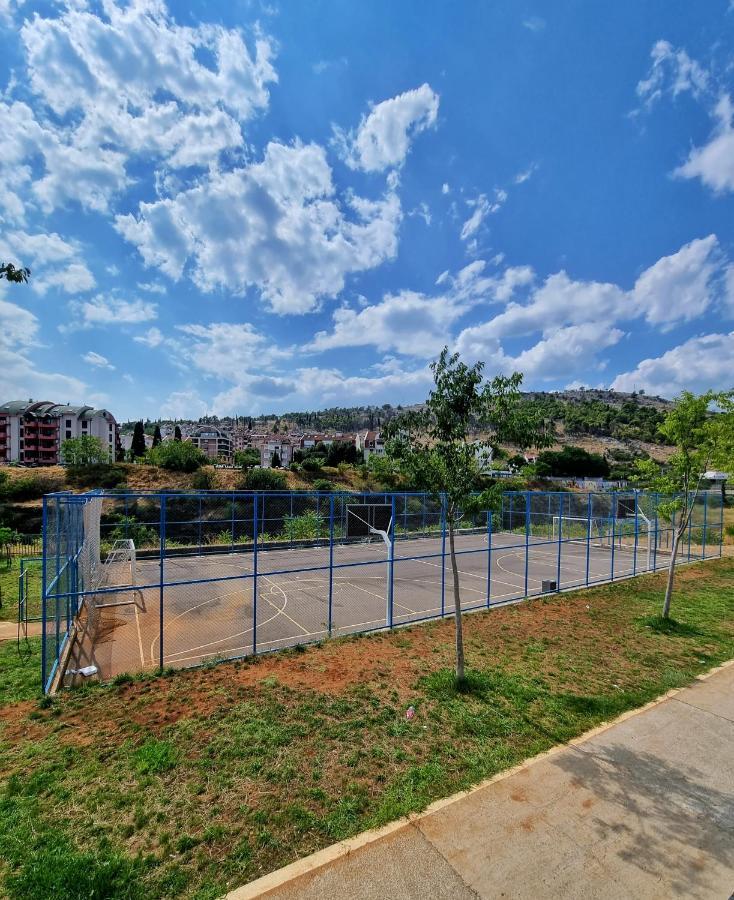 Riverside Apartment พอดโกริกา ภายนอก รูปภาพ
