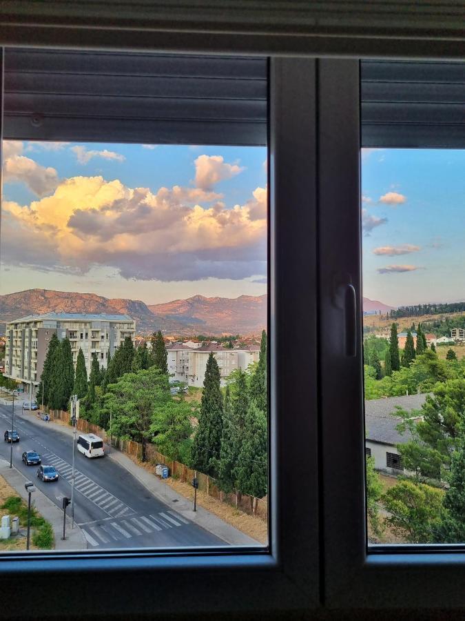 Riverside Apartment พอดโกริกา ภายนอก รูปภาพ
